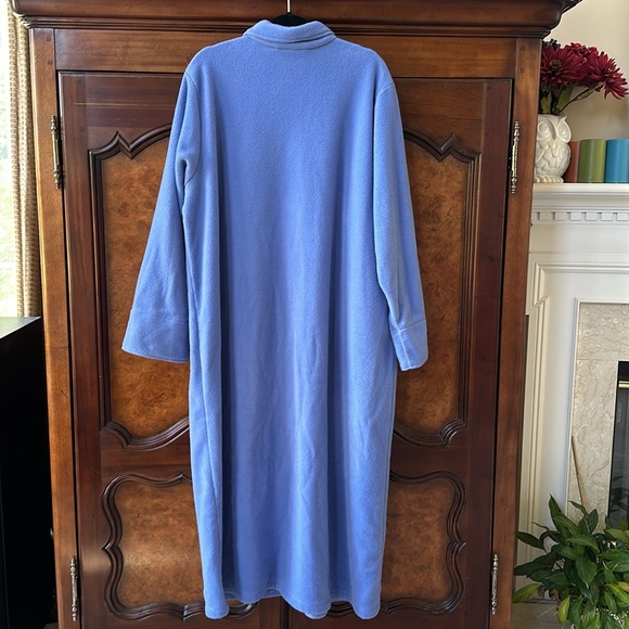 L.L. Bean Long Robe with Collar - Picture 11 of 13